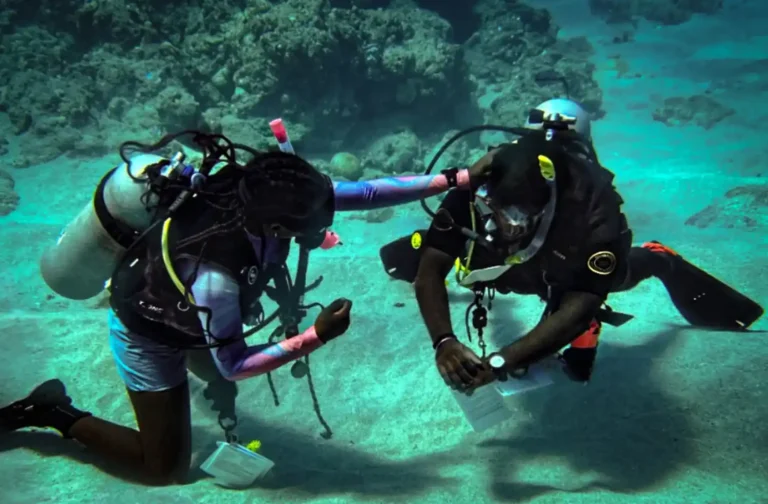 Instructor helping a student improve buoyancy control during an Open Water Diver course in Tenerife