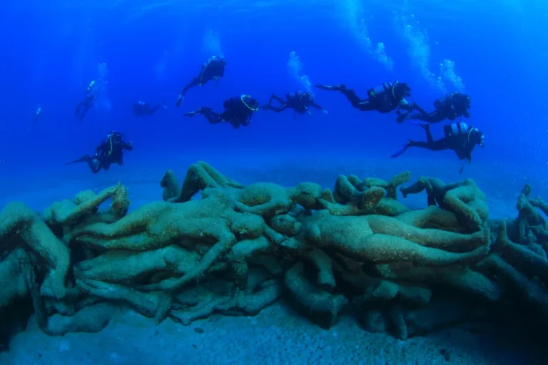 Divers near the fishermen statue at the Atlantic Museum in Lanzarote